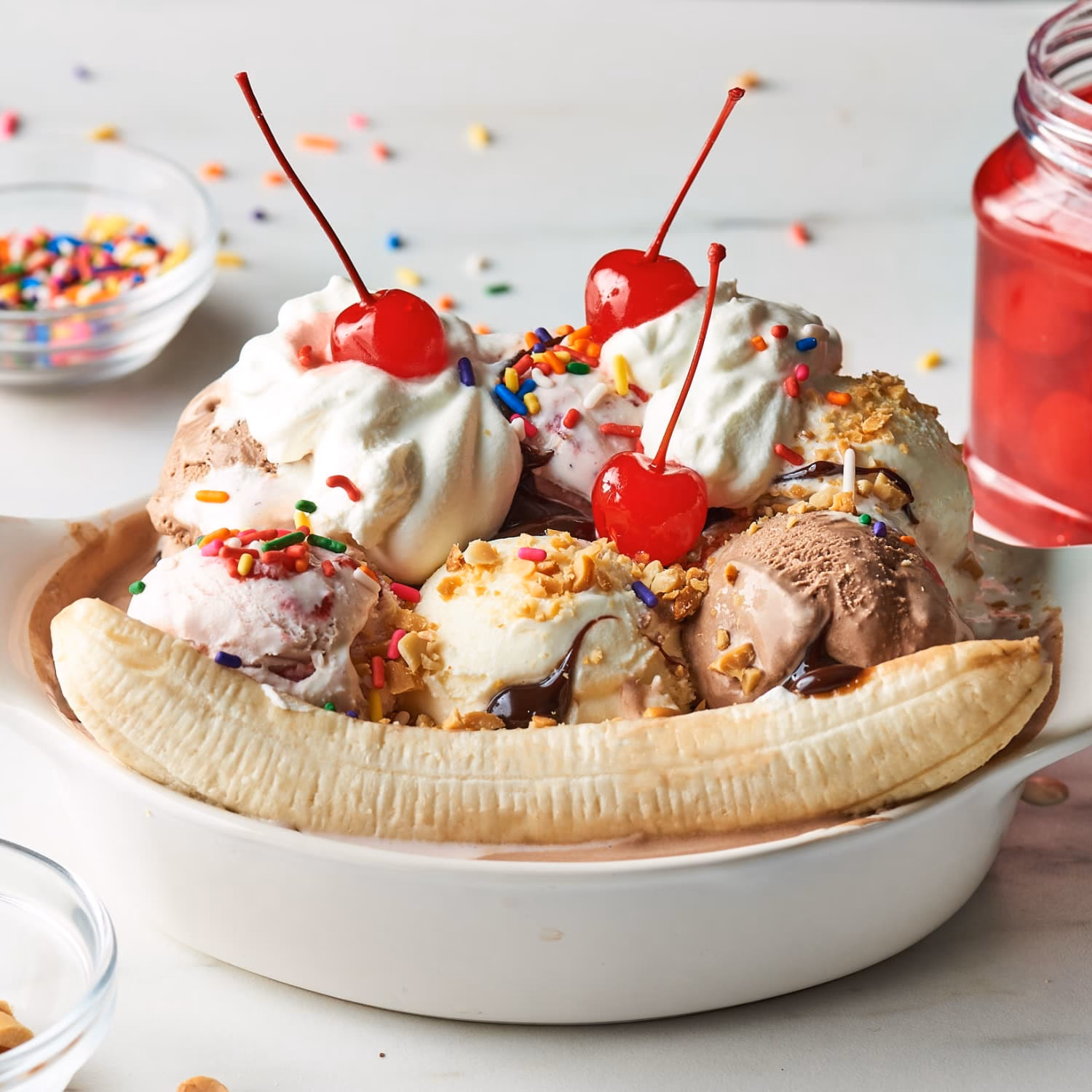 How do you make frozen banana split ice cream?