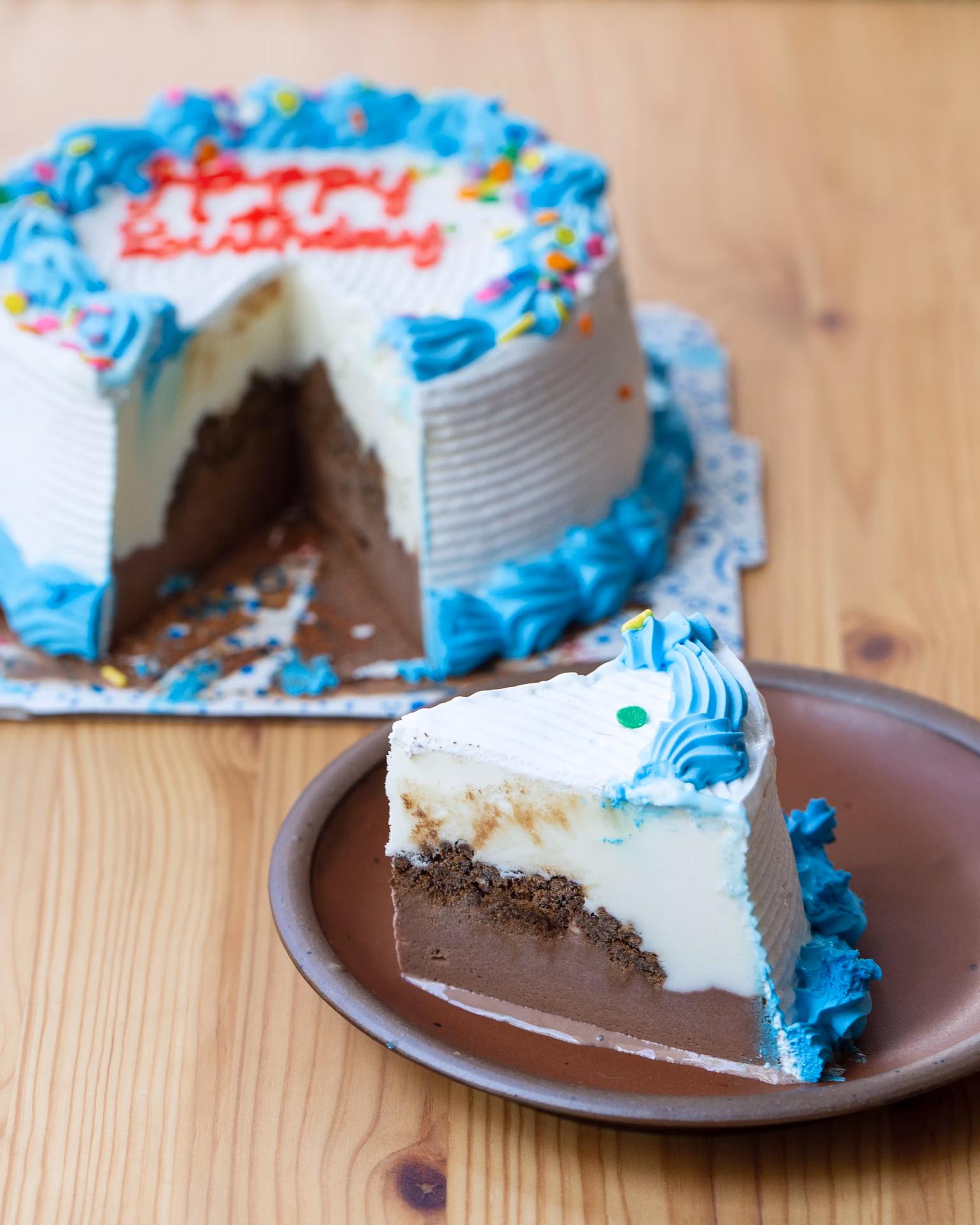 What types of ice cream cakes are available?