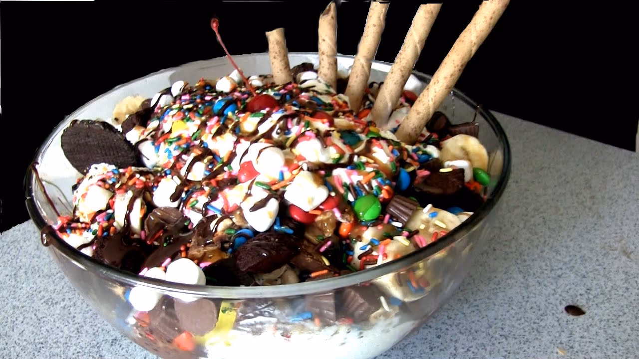 How much does a Gilles ice cream sundae weigh?