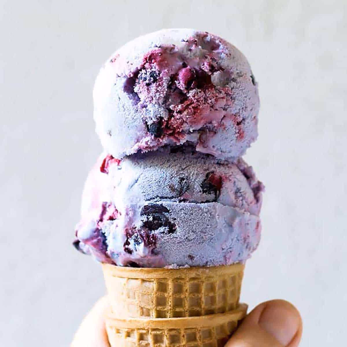 Does blackcurrant ice cream have dark chocolate?