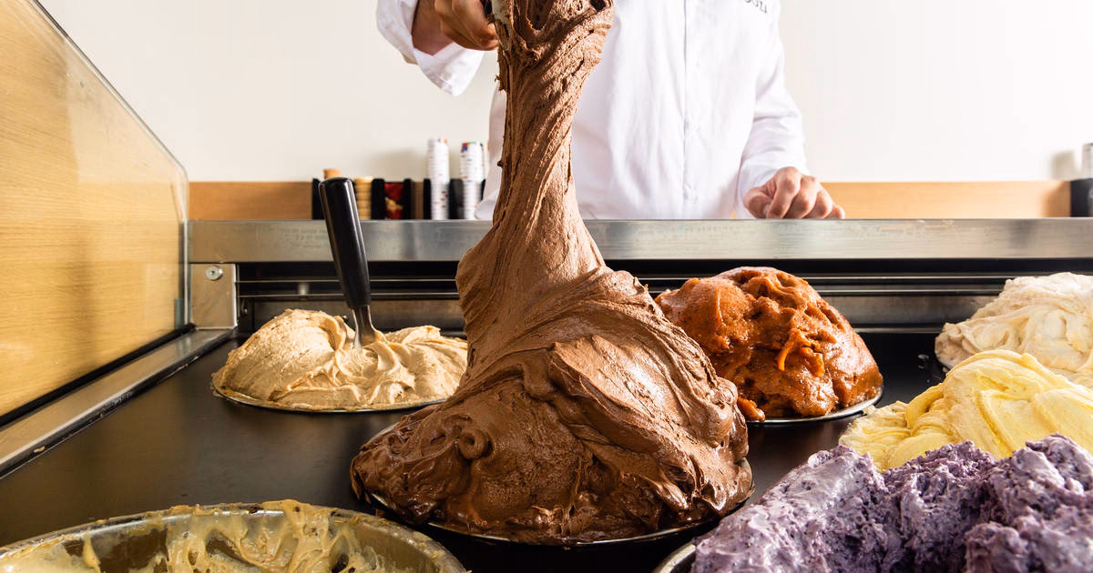 What is the difference between booza and Dondurma ice cream?