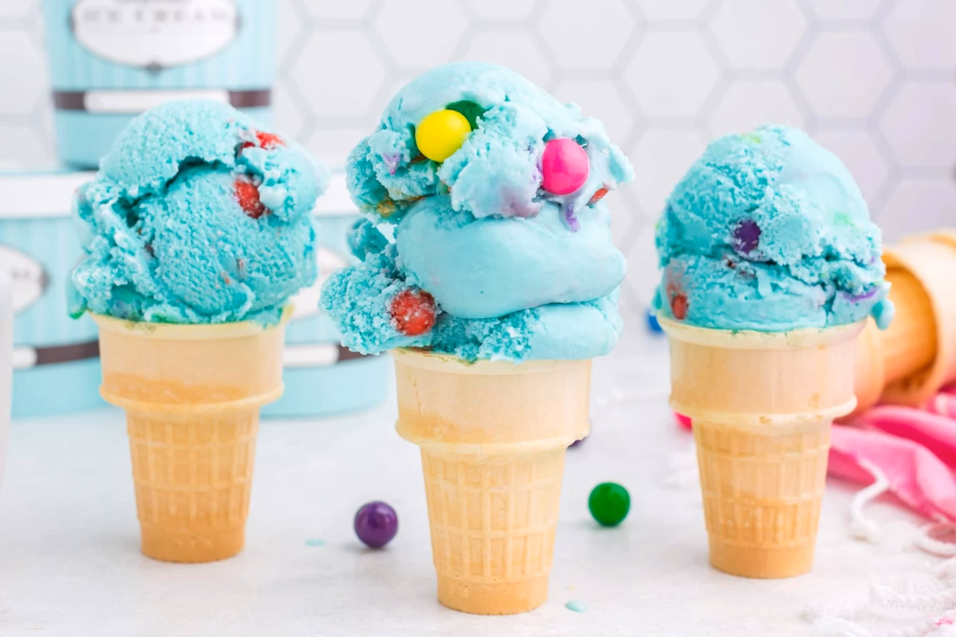 Does bubble gum ice cream have food dye?