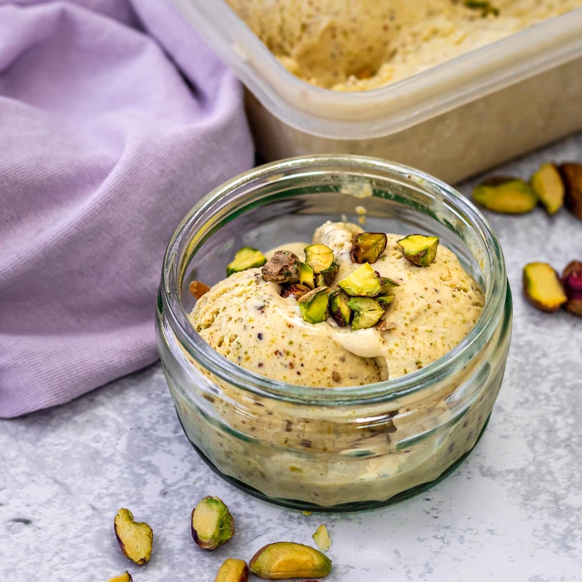 How do you make ice cream using cardamom pods?