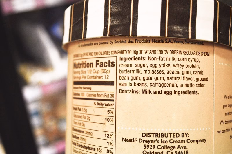 Can castoreum be added to food flavorings?