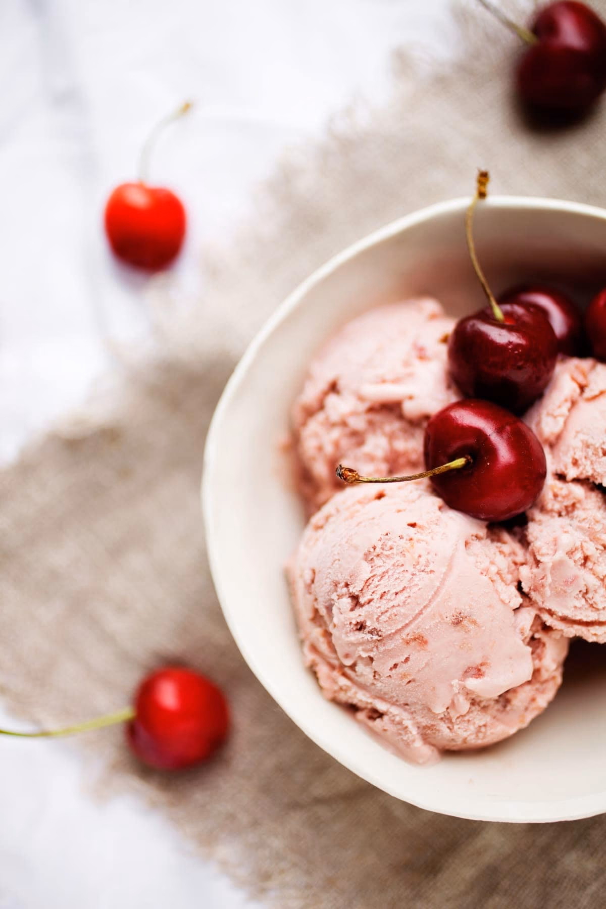 How do you make a chocolate cake with cherries?