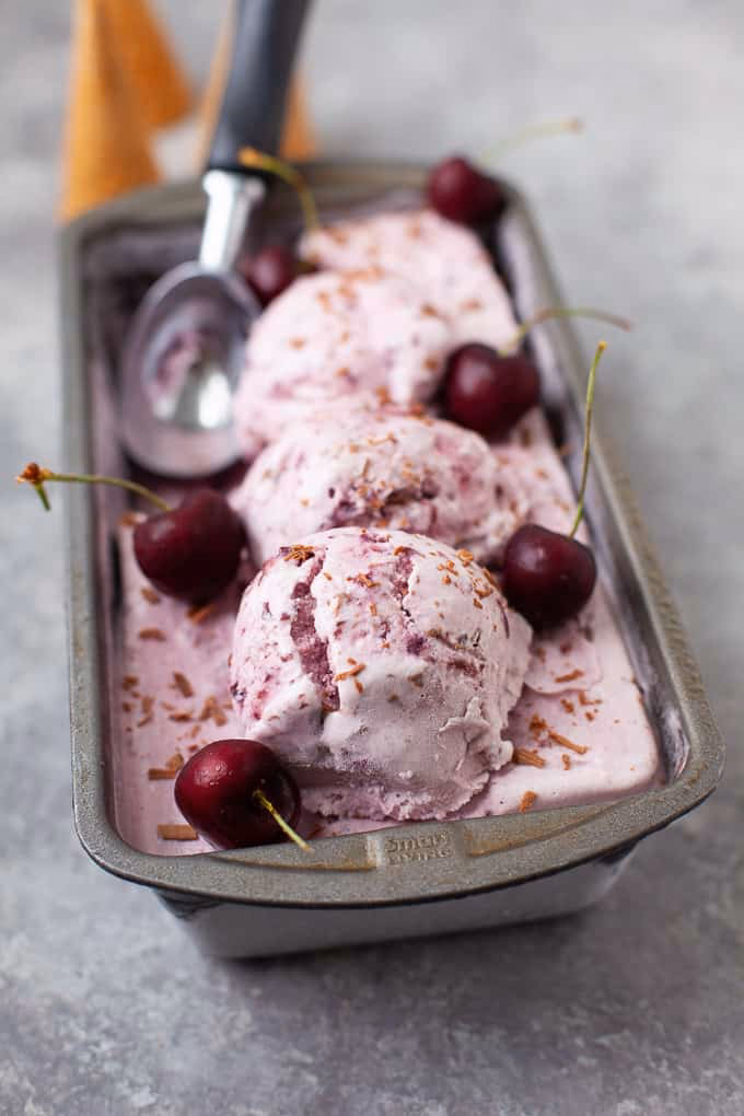 How do you make a chocolate cake with cherries?