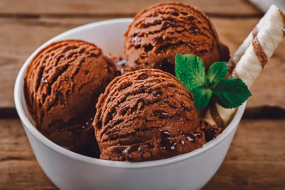 What does chocolate ice cream taste like?