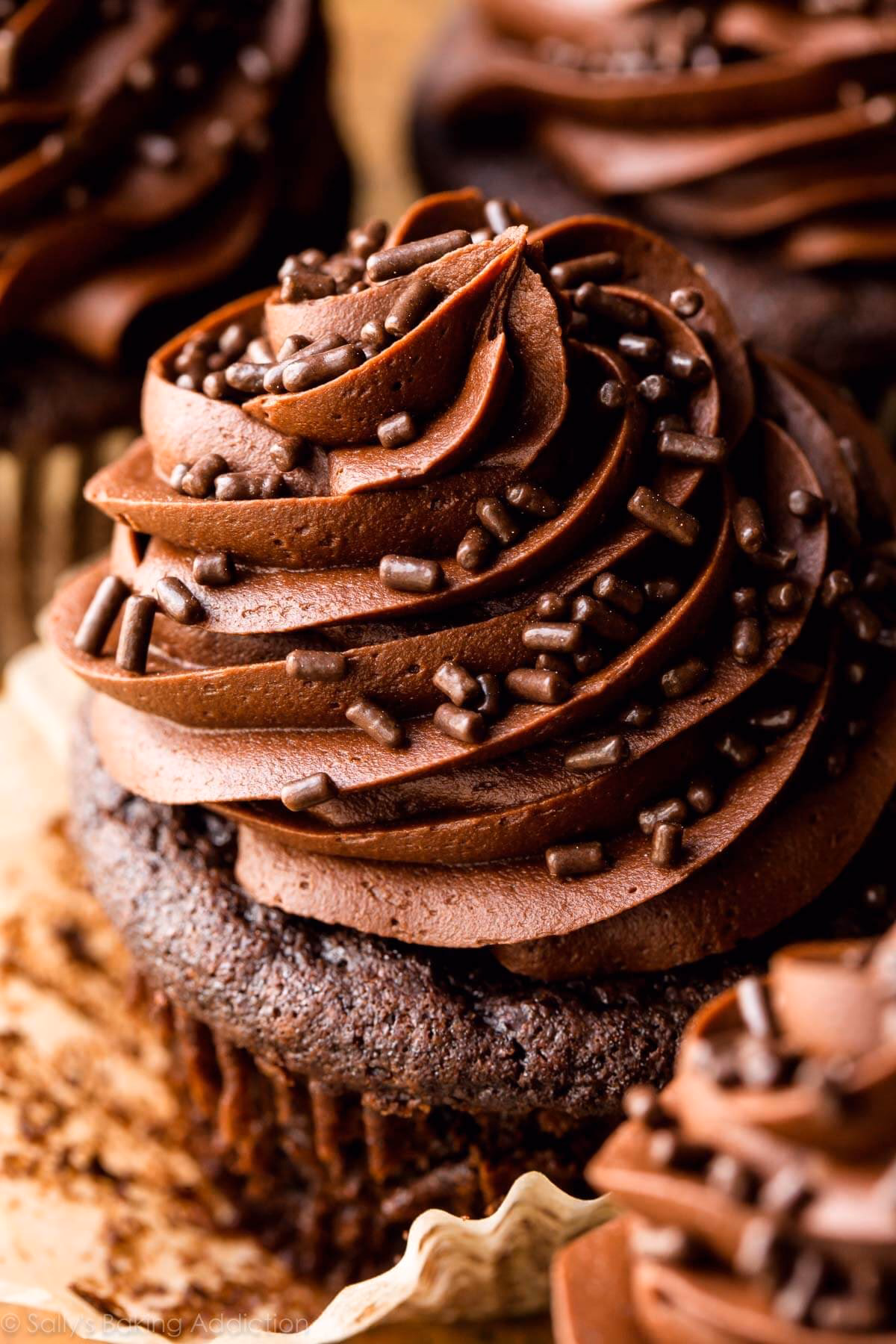 How do you make chocolate whipped cream frosting?