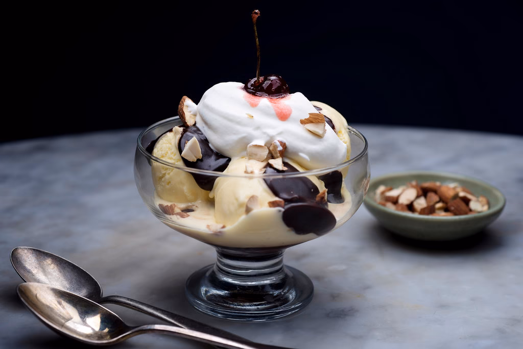 How to make ice cream sundae at home?