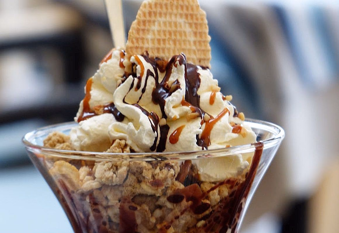 How to make ice cream sundae at home?