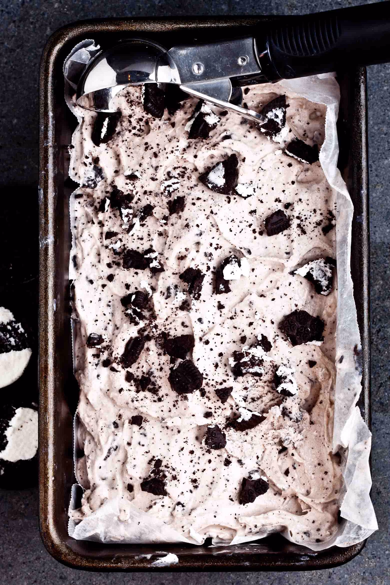What is cookies and cream ice cream?