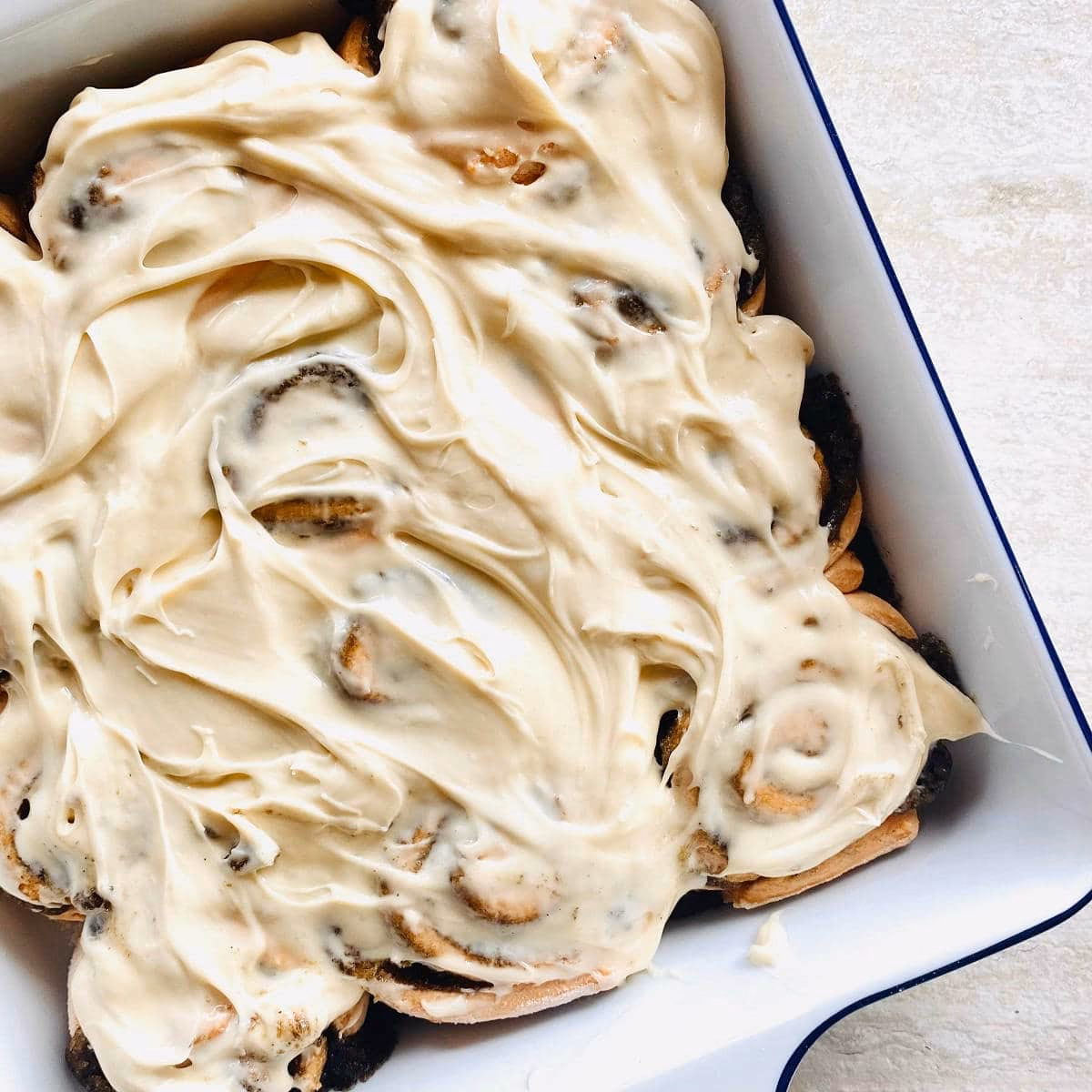 How do you make cinnamon rolls with cream cheese?