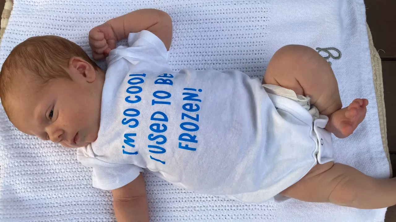 Who is Anna and Sven meeting Olaf in frozen?