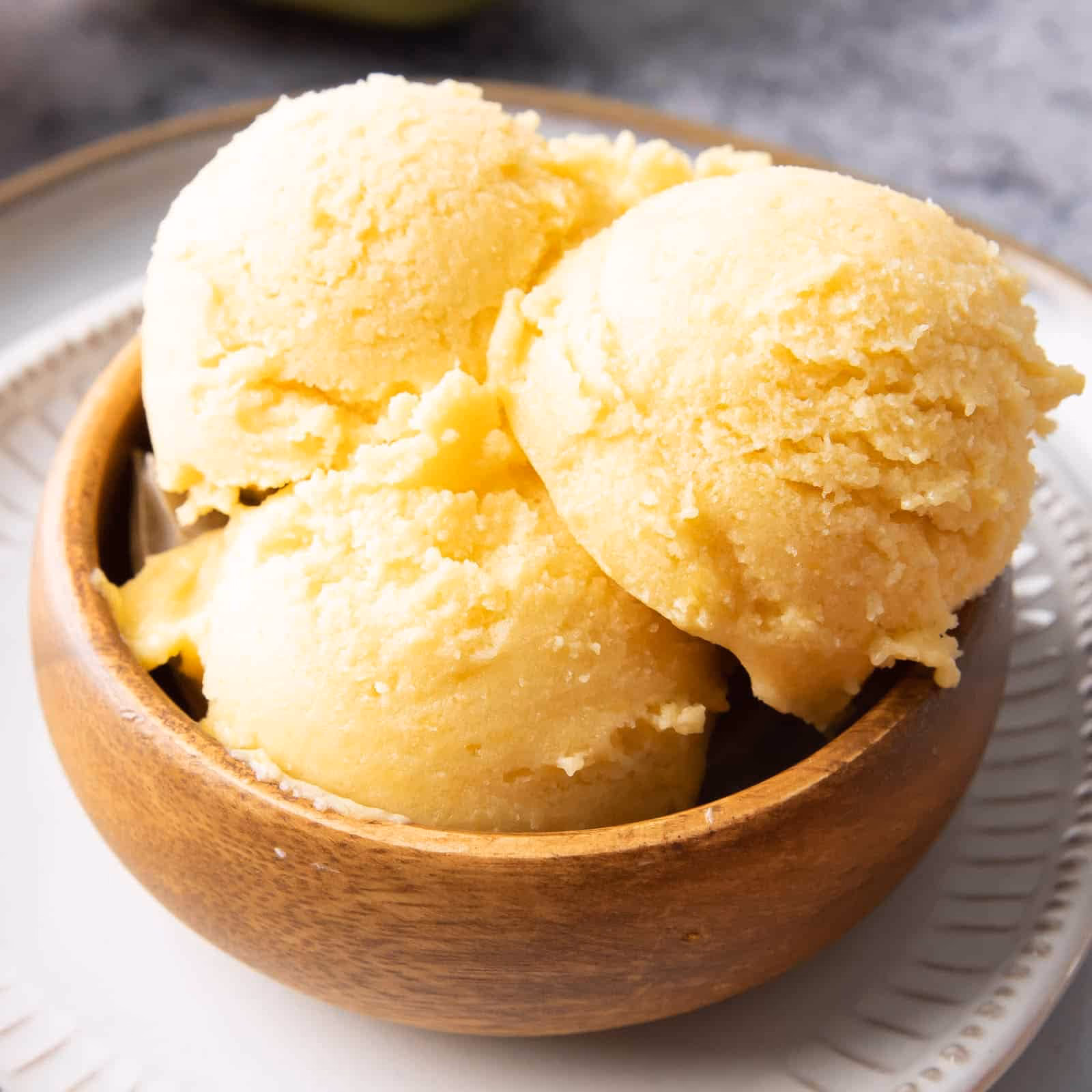 What does this mango ice cream recipe not contain?