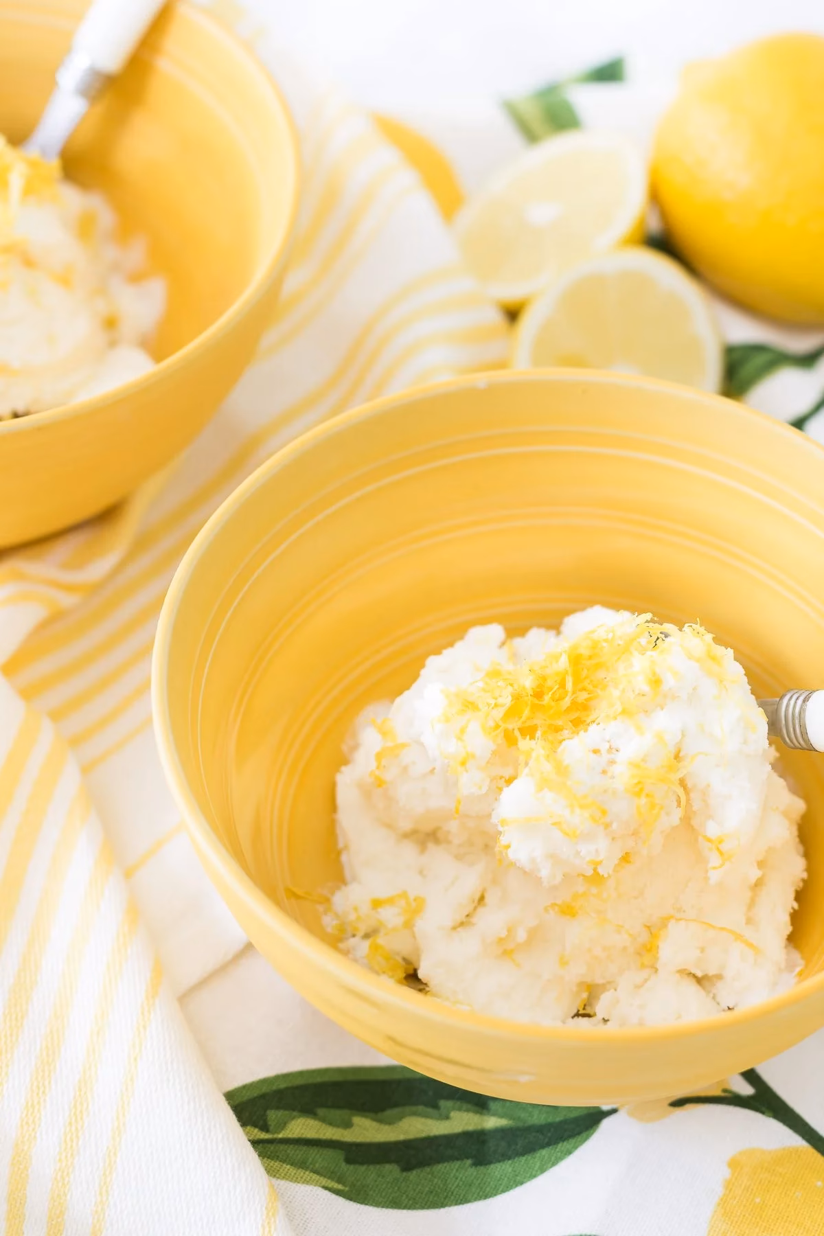 How do you make lemon ice cream with vanilla extract?