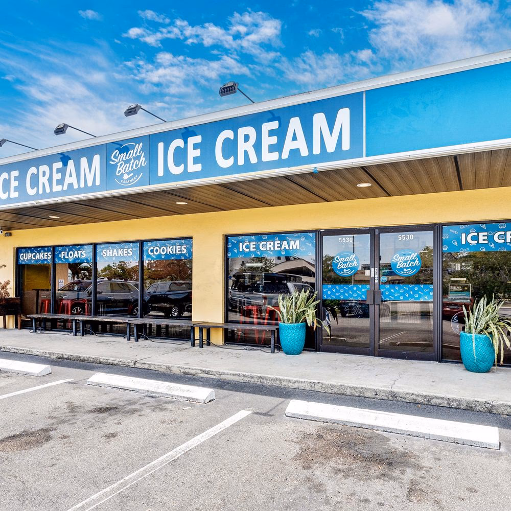 What do you eat at homemade ice cream & bakery cafe?