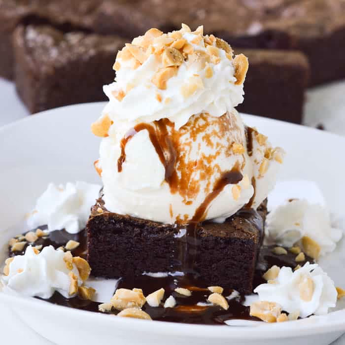 How do you make a brownie ice cream cake?