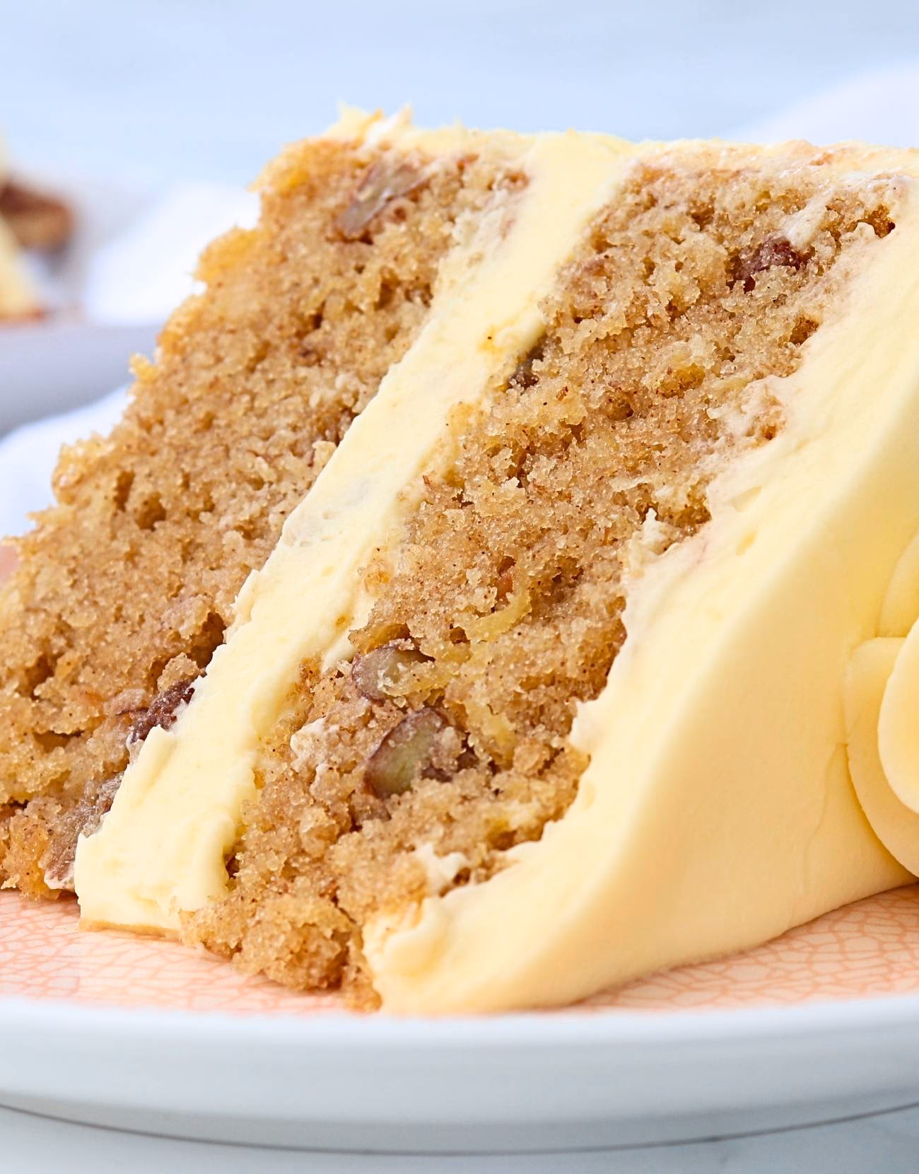 How do you decorate a hummingbird cake?