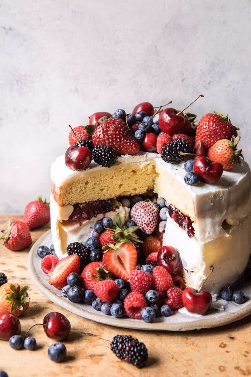 How do you make a no-bake Christmas fruitcake?