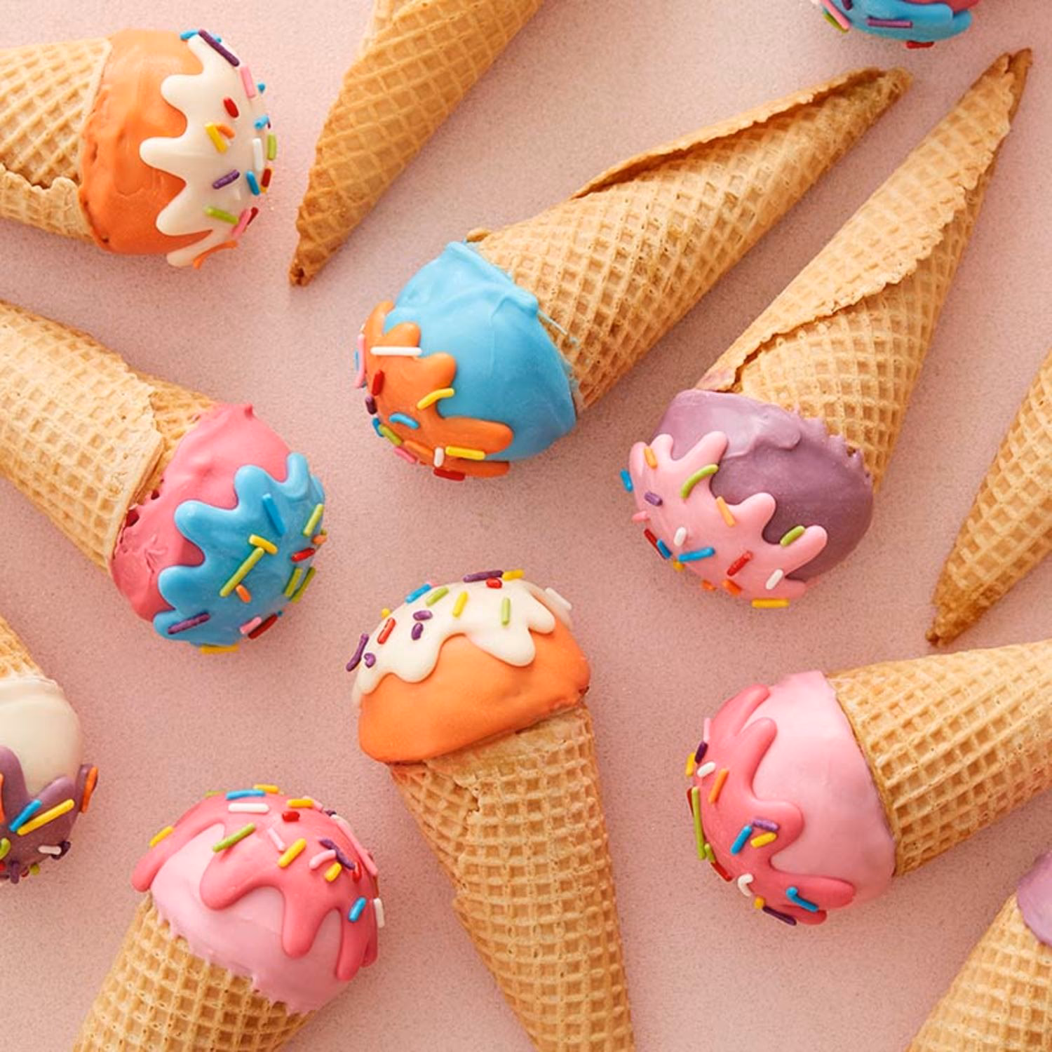 How many ice cream cone PNG images are mentioned?