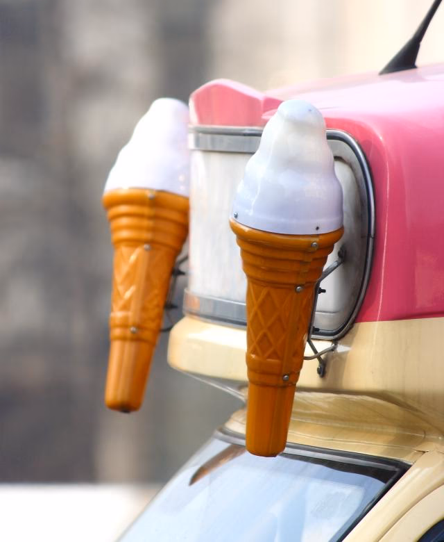 Does the ice cream cone have a rail on it?