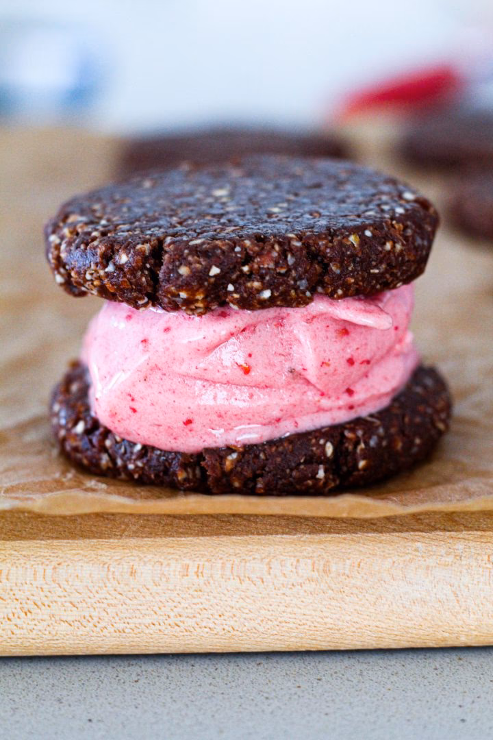 Does Ice Cream Sandwich control comments made by third-party users?