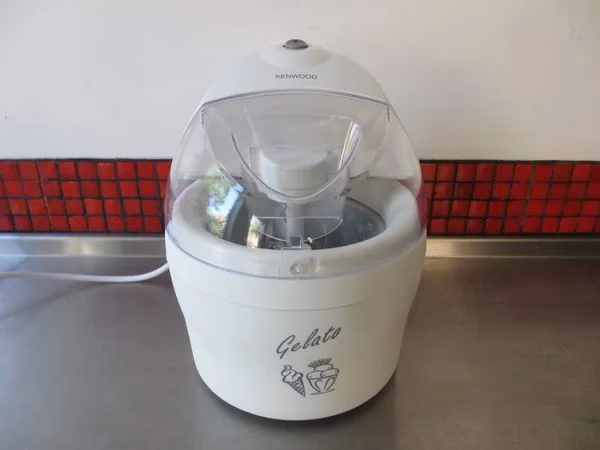 How many Kenwood im200 series manuals are there?