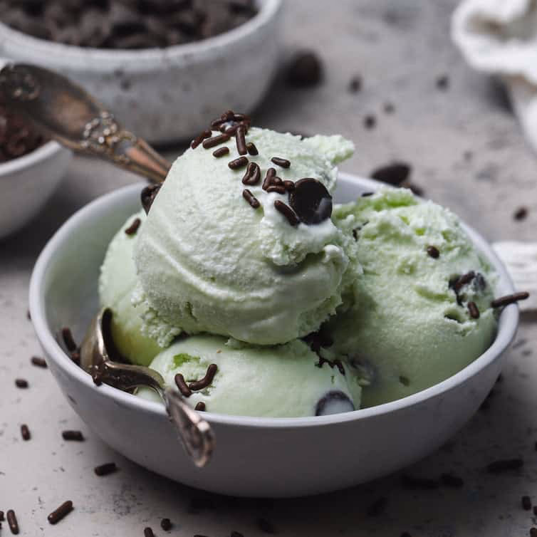 What does mint chip ice cream taste like?