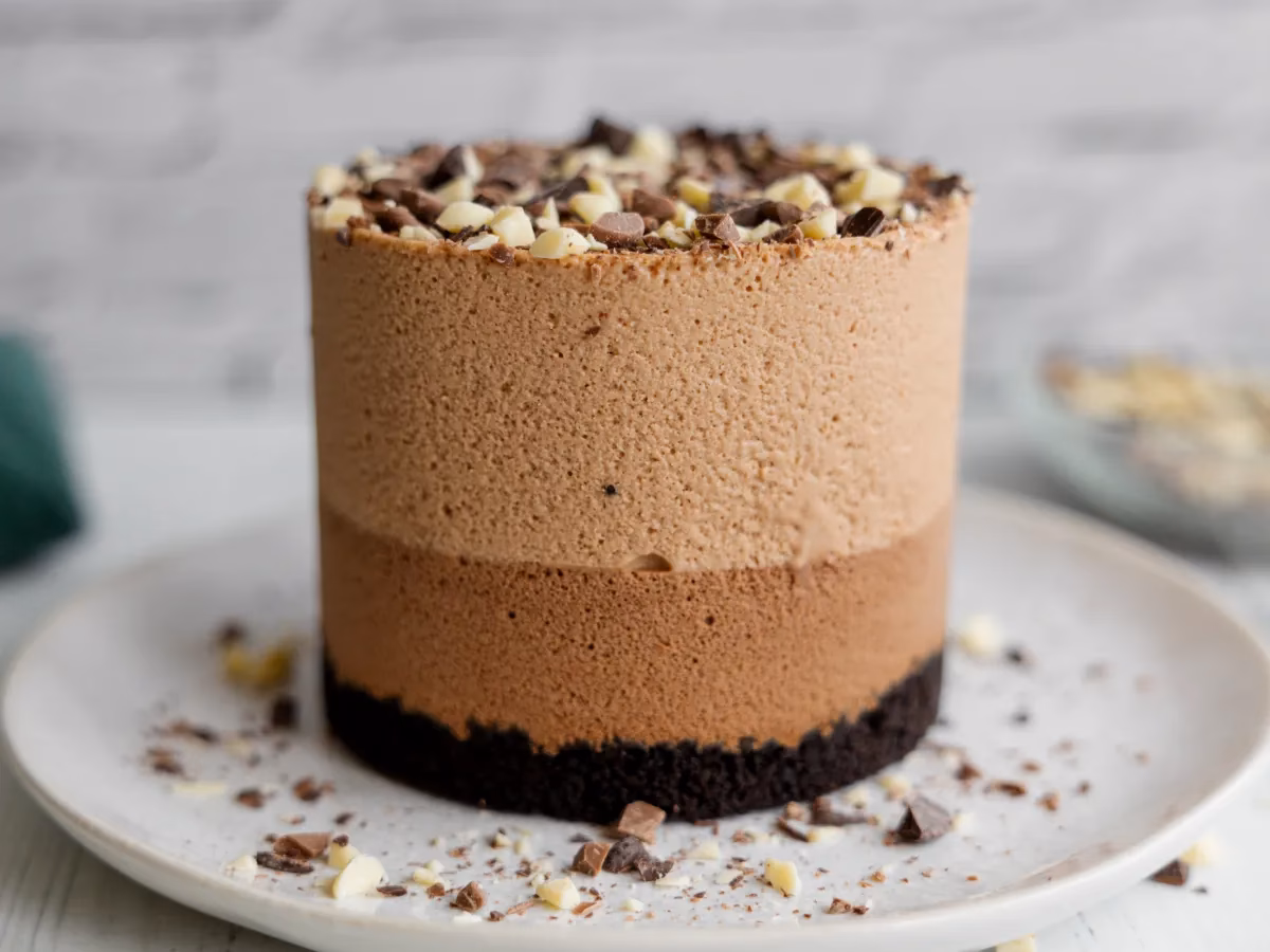 Does Mousse have more iron than ice cream?