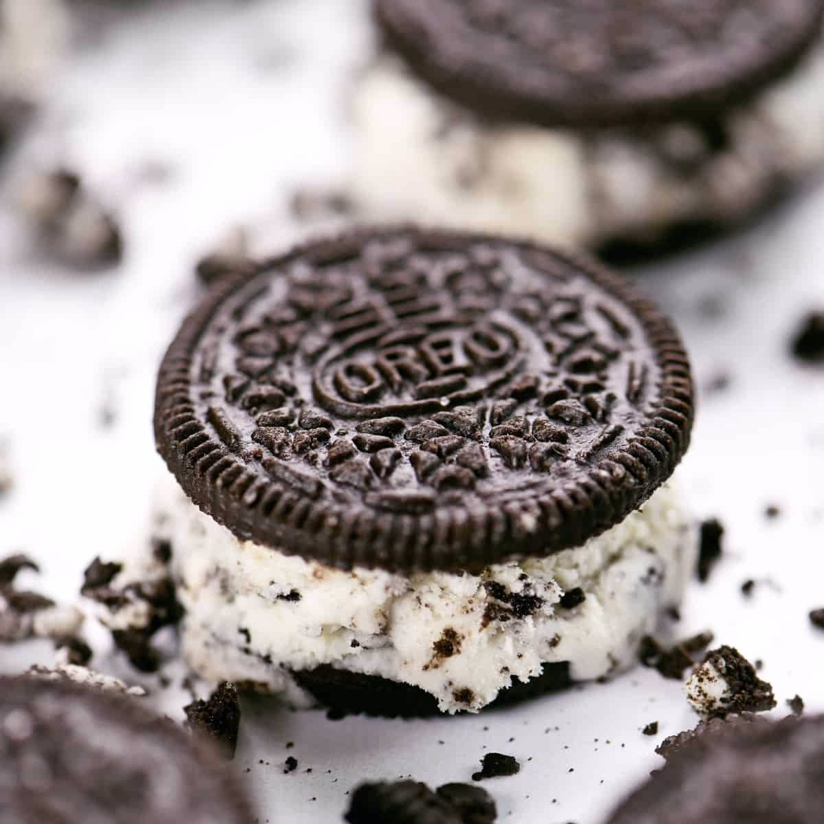 How are Oreo ice cream sandwiches made?
