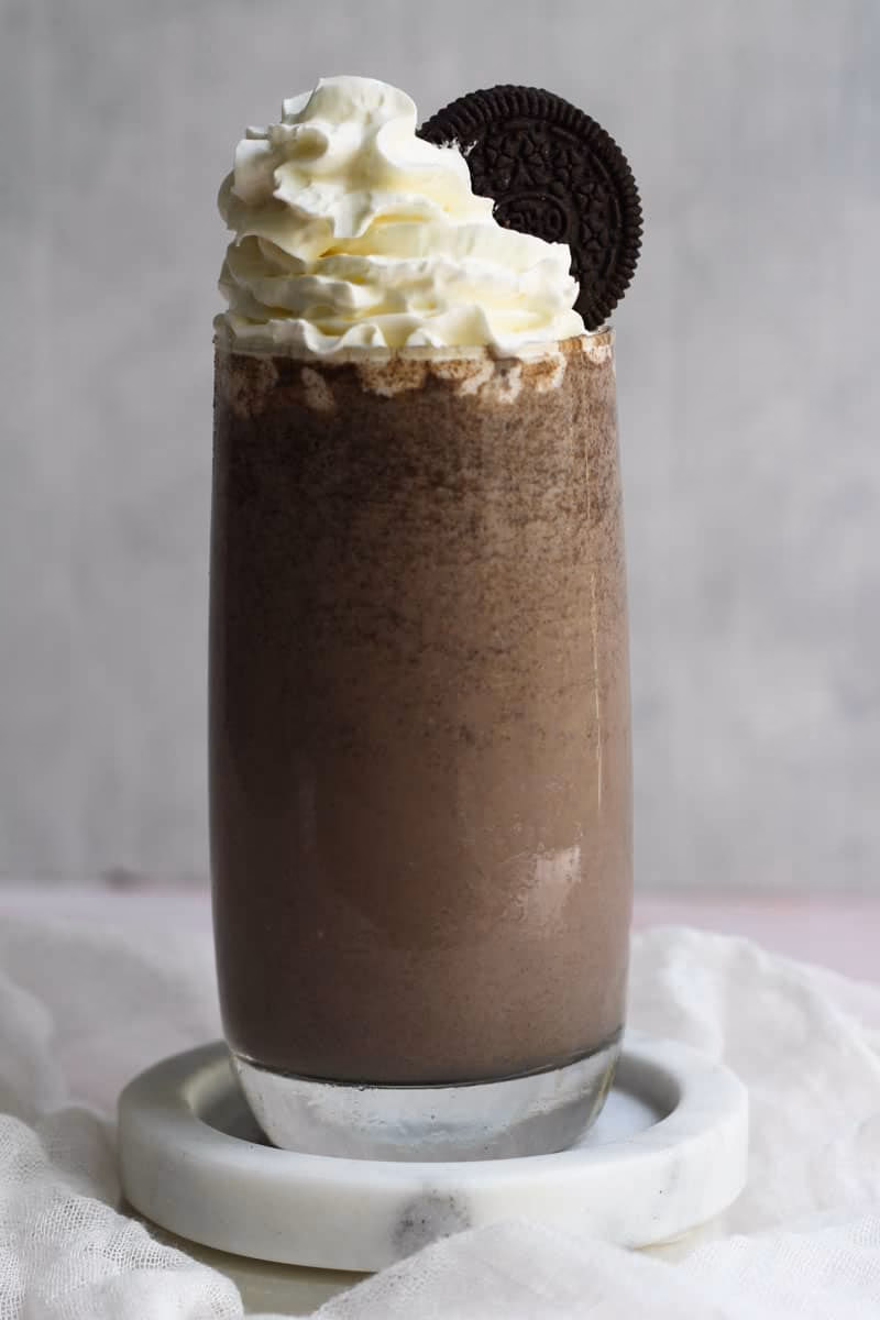 What is in an Oreo milkshake?