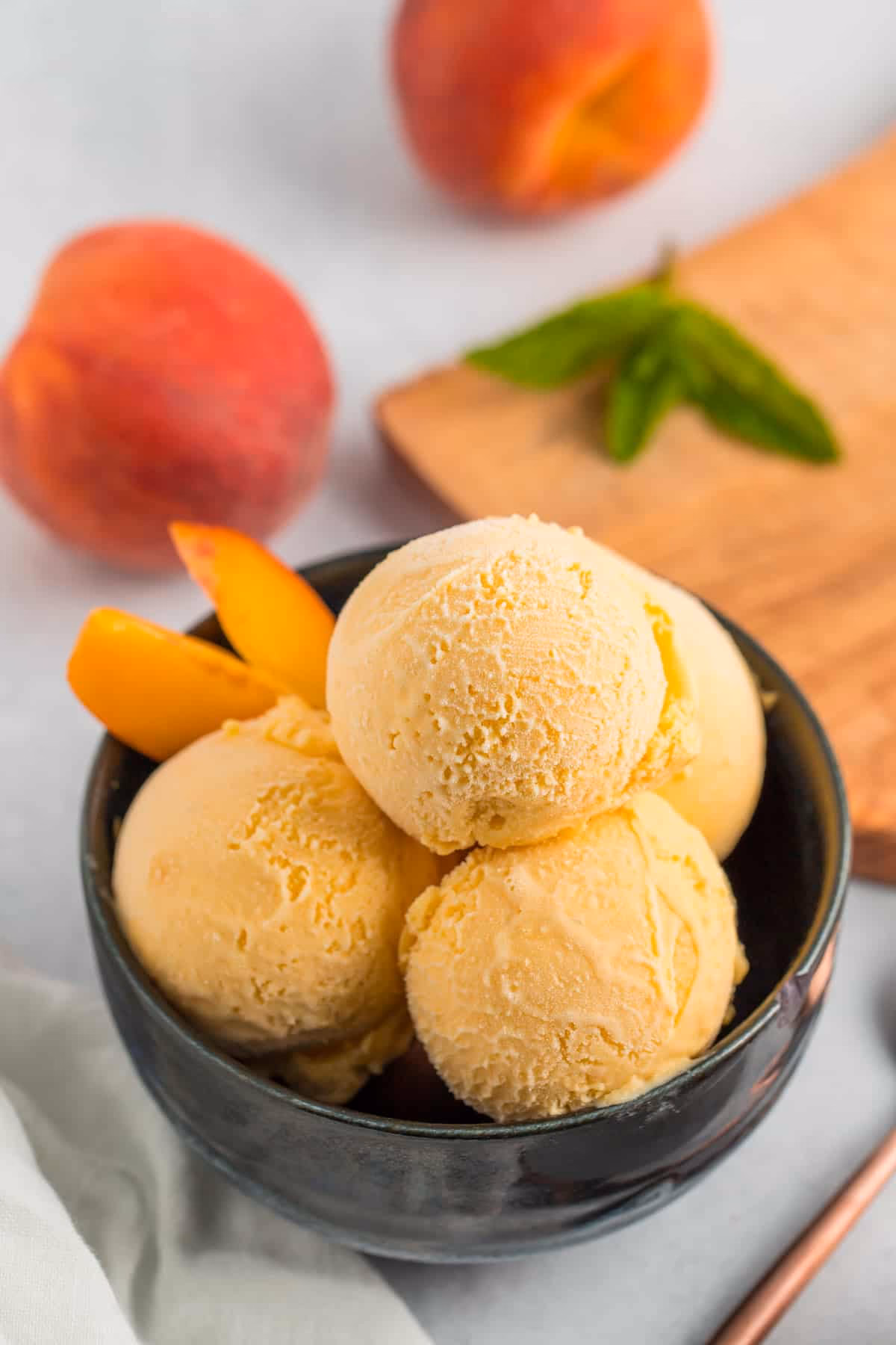 What does peach ice cream taste like?