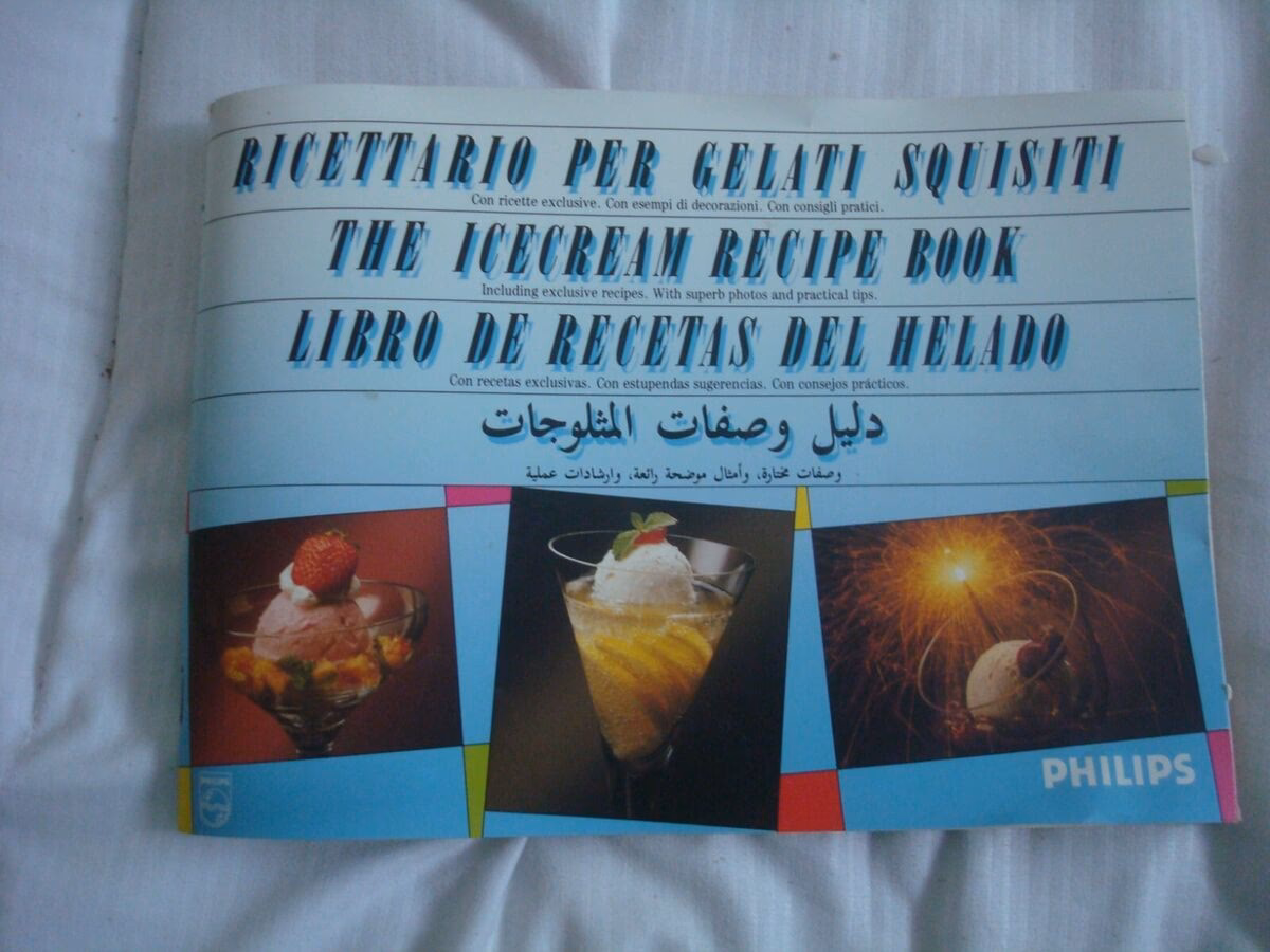 Does Philips hr2305 have a recipe book?