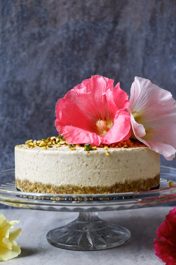 How is pistachio ice cream made?