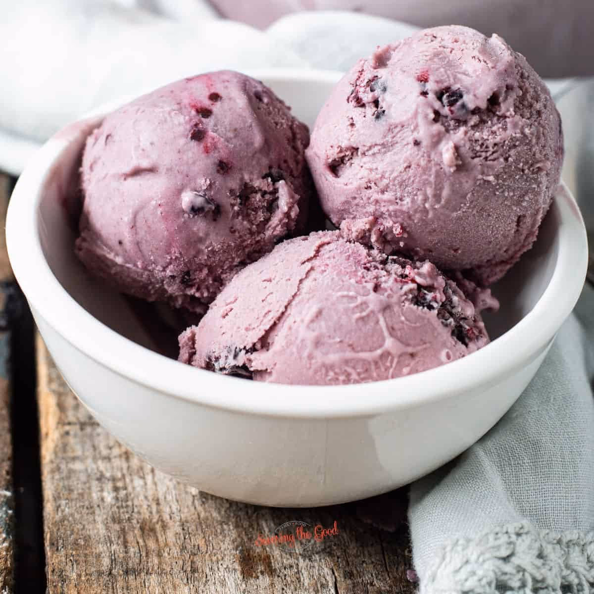 How many ingredients in raspberry ice cream?