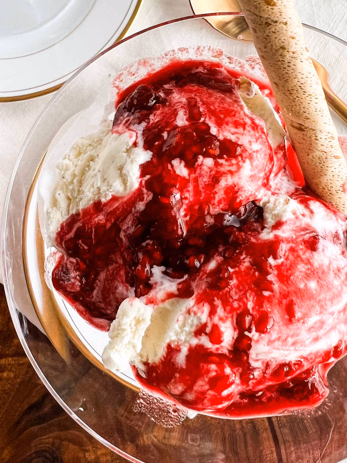 How many ingredients in vanilla ice cream topped with hot raspberries?