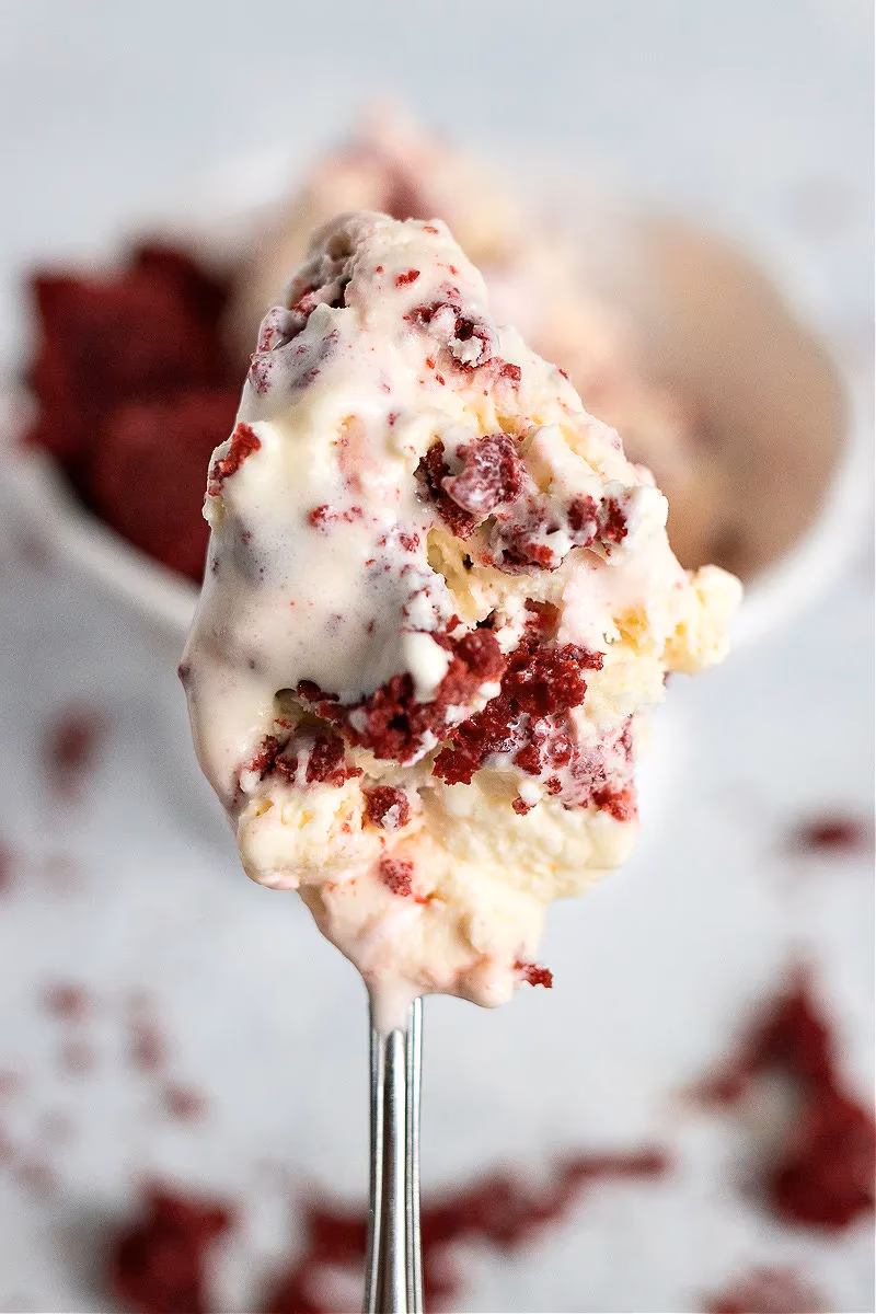 What icing goes with Red Velvet ice cream?