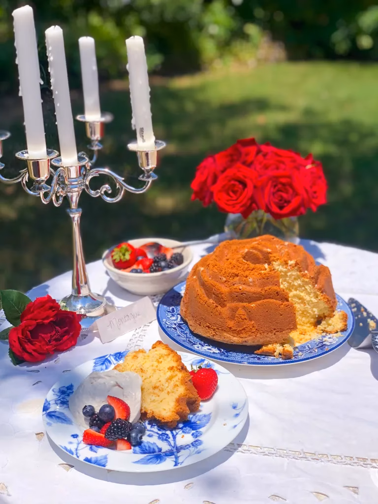 What does Romeo say about night's cloak?