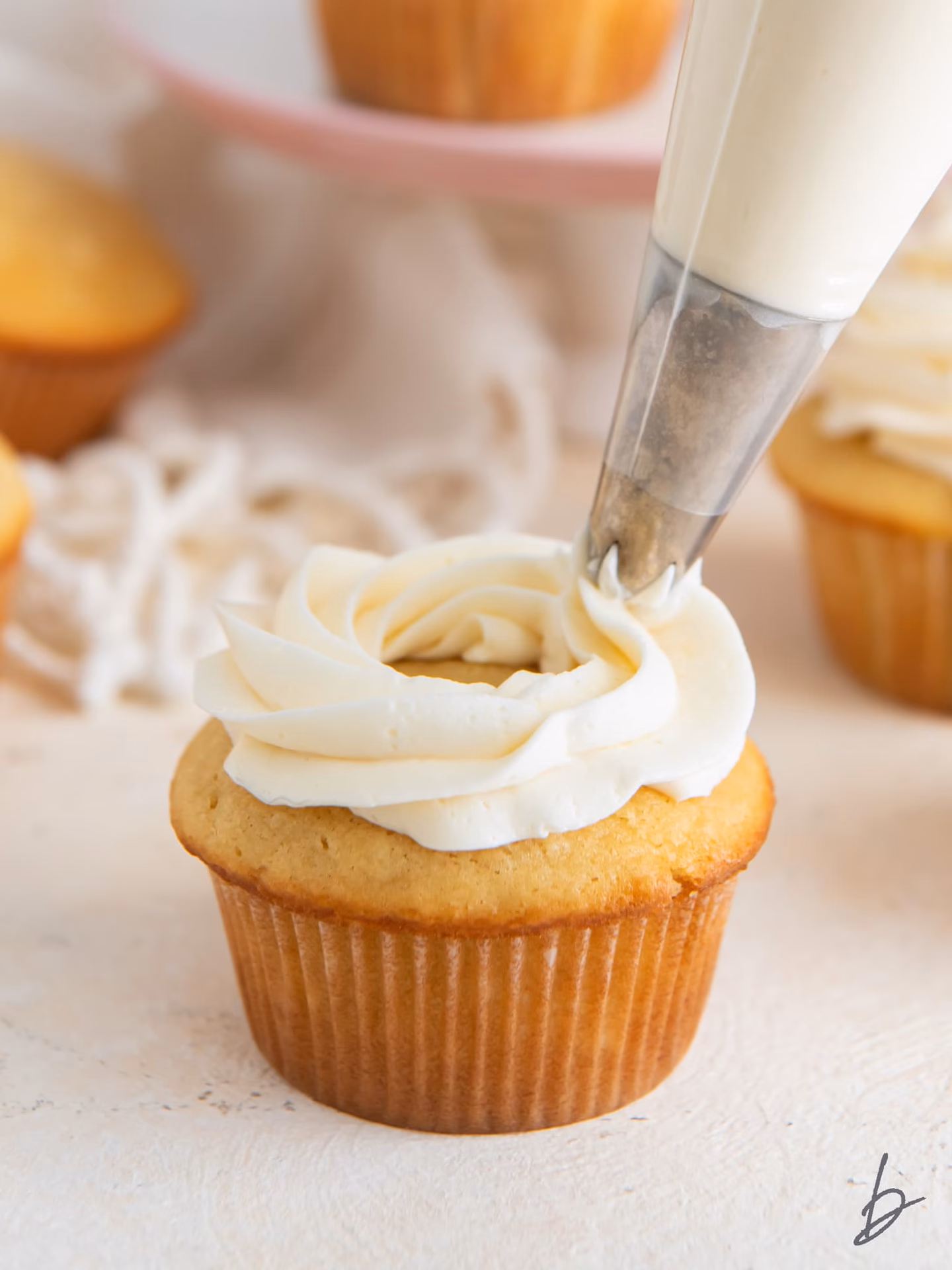 What is easy vanilla buttercream frosting?