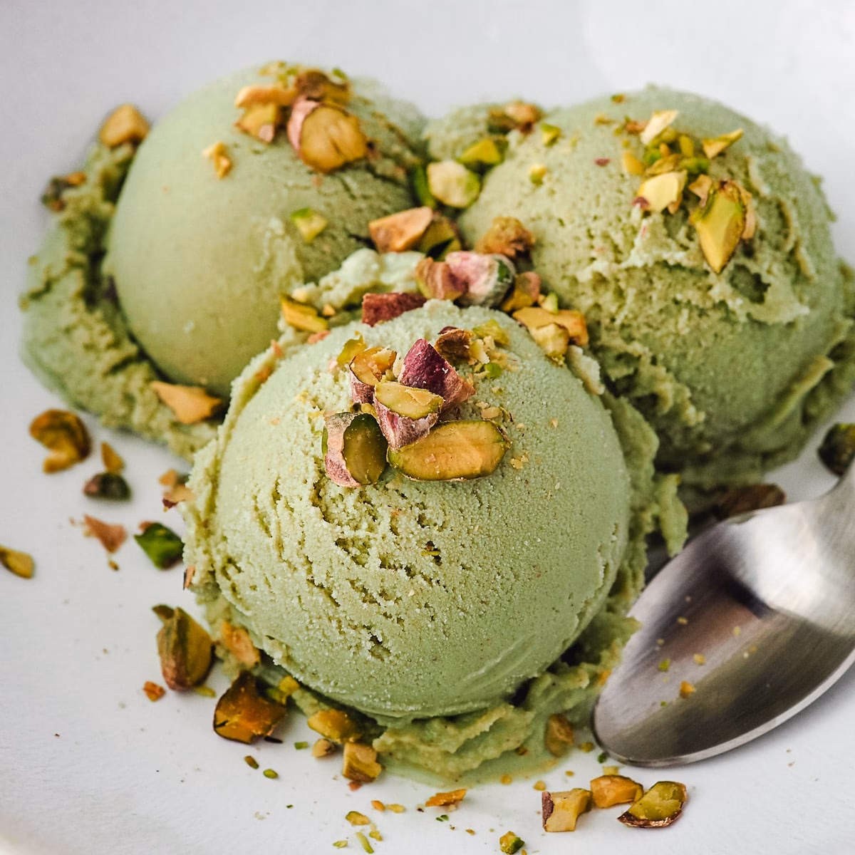 What are the different types of pistachio ice cream?