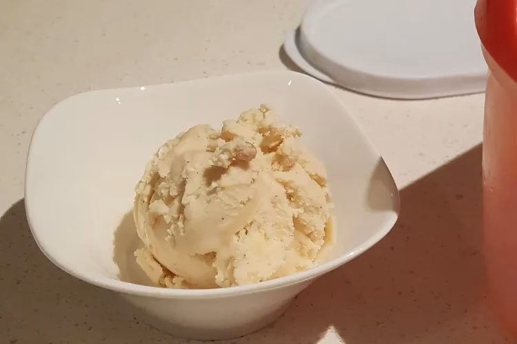 How do you make a frothy egg white ice cream?