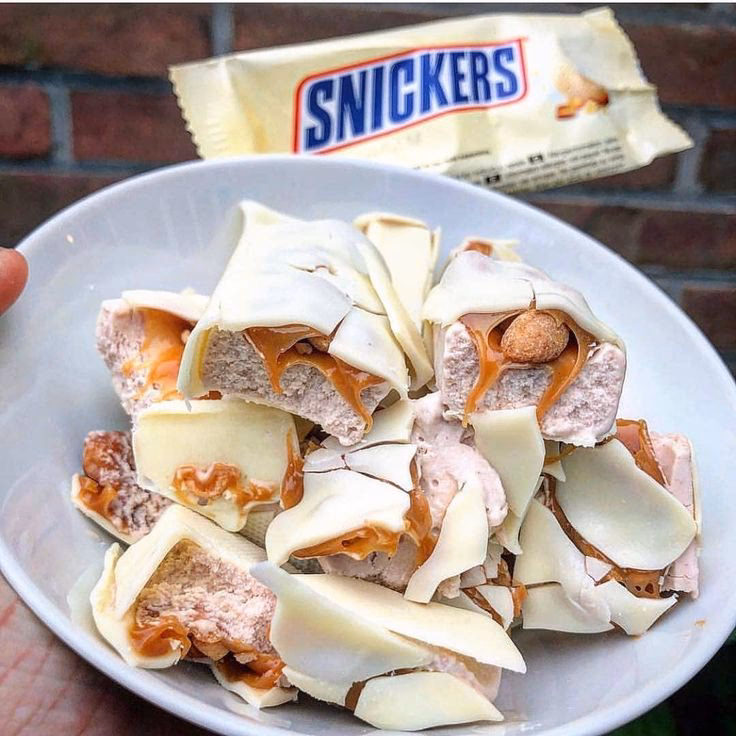 What are Snickers white chocolate singles size candy bars?