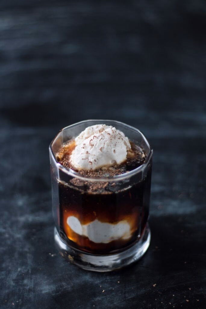 How to make a White Russian cocktail?